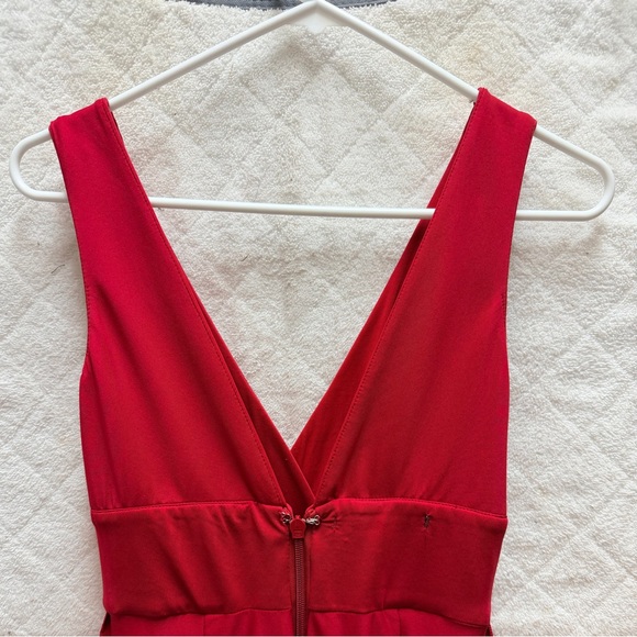 Elegant Red Sleeveless Dress - Picture 4 of 6